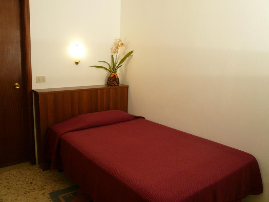 Albergo Ariston Tabiano Terme Værelse billede